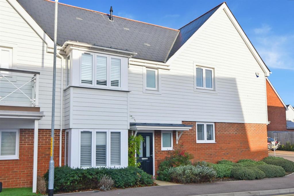 Amisse Drive, Snodland, Kent 3 bed terraced house for sale £380,000