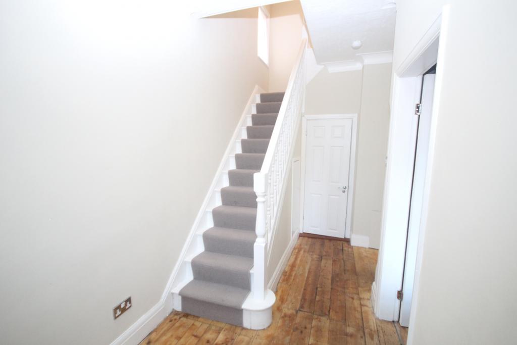 Grange Avenue, Stretford, M32 0DA 3 bed semidetached house £350,000