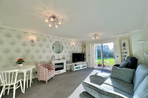 2 bedroom ground floor flat for sale - Hallfield Court, Wetherby, LS22