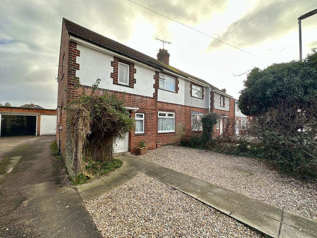 Dunstall Avenue, Braunstone Town 3 bed semidetached house £240,000