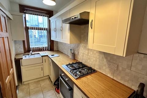 2 bedroom terraced house to rent, Buxton Street, Lee Mount, Halifax, HX3