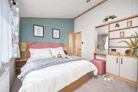 3 bedroom lodge for sale, Havant Road, Hayling Island Hampshire