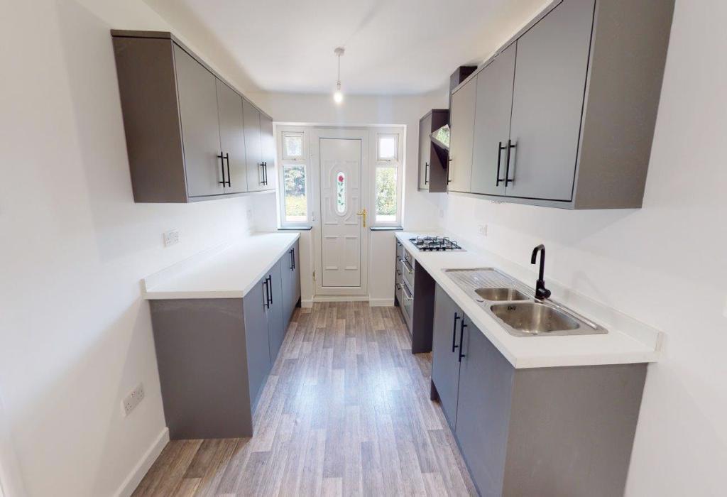 Rhodesway, Bradford, West Yorkshire 4 bed semidetached house £180,000