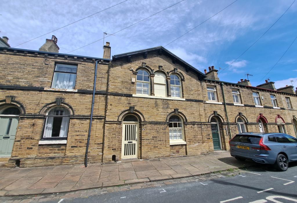 Dove Street, Saltaire, West Yorkshire 3 bed terraced house for sale £