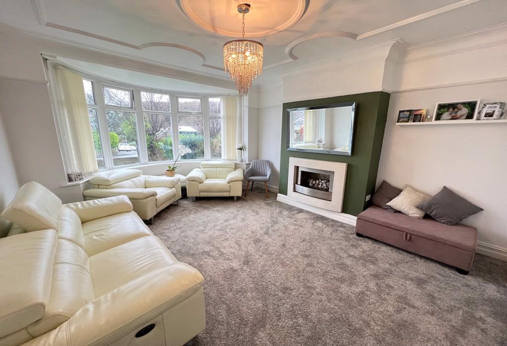 Redburn Drive, Shipley, West Yorkshire 3 bed semidetached house for