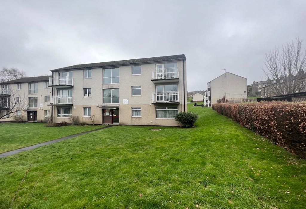 Wycliffe Gardens, Shipley, West Yorkshire 1 bed flat £525 pcm (£121 pw)