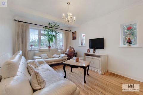 2 bedroom maisonette for sale - Dorchester Court, Southgate, London, N14