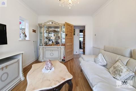 2 bedroom maisonette for sale - Dorchester Court, Southgate, London, N14