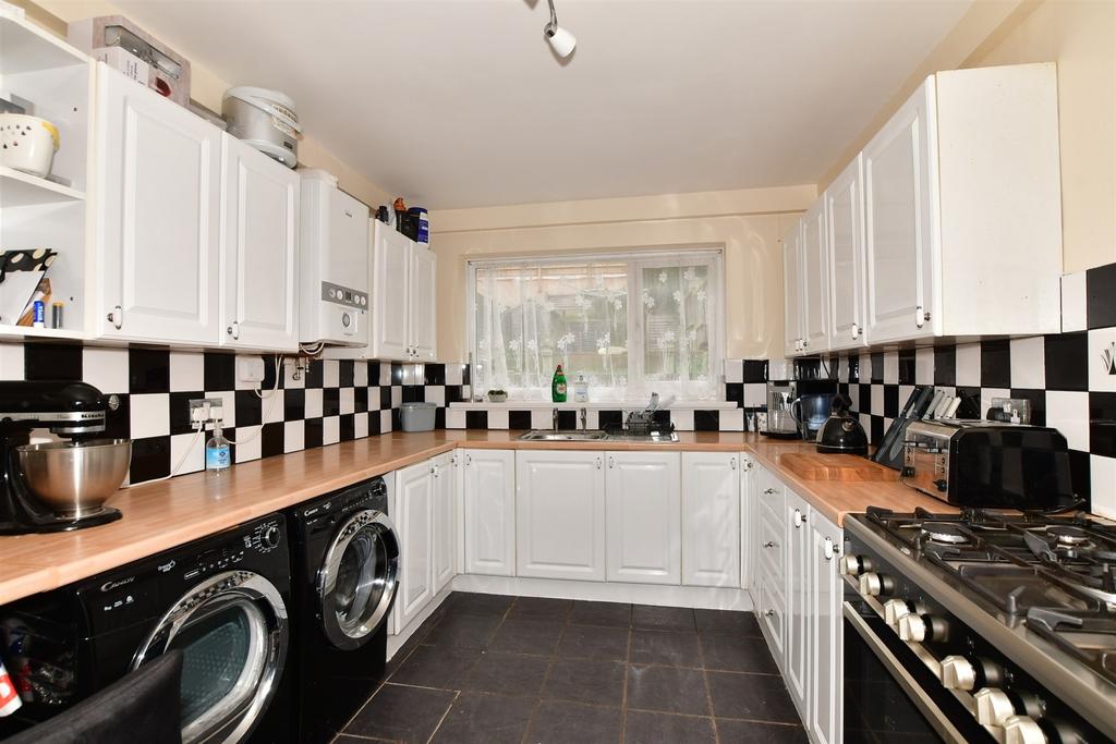 Bradstone Avenue, Folkestone, Kent 4 bed terraced house for sale £325,000