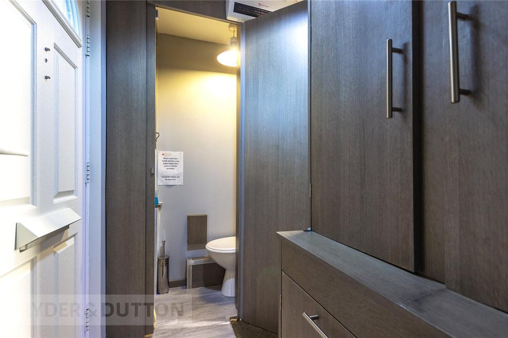 Side Entrance/Wc