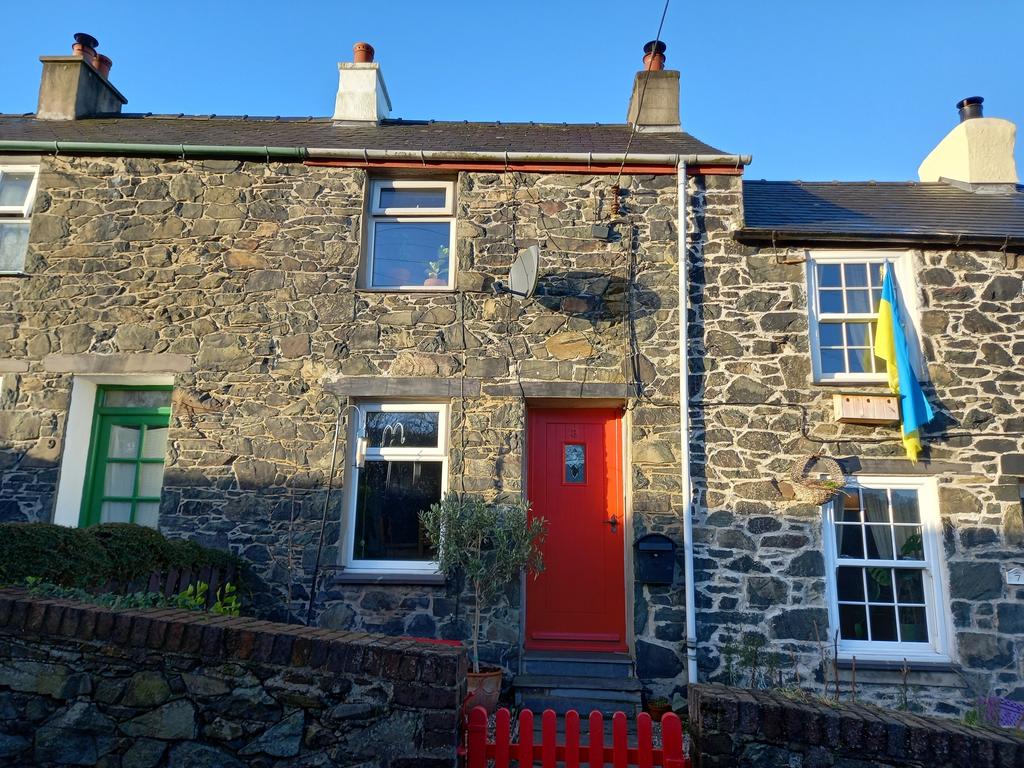 Minffordd, Bangor LL57 2 bed terraced house for sale £156,500