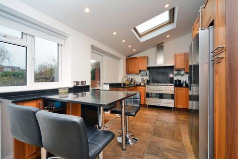 4 bedroom semi-detached house for sale - Grafton Road, Worcester Park, Surrey, KT4