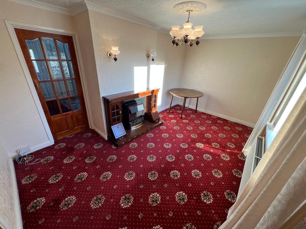 Nant Eirin Tonyrefail Tonyrefail 3 bed semidetached house £120,000