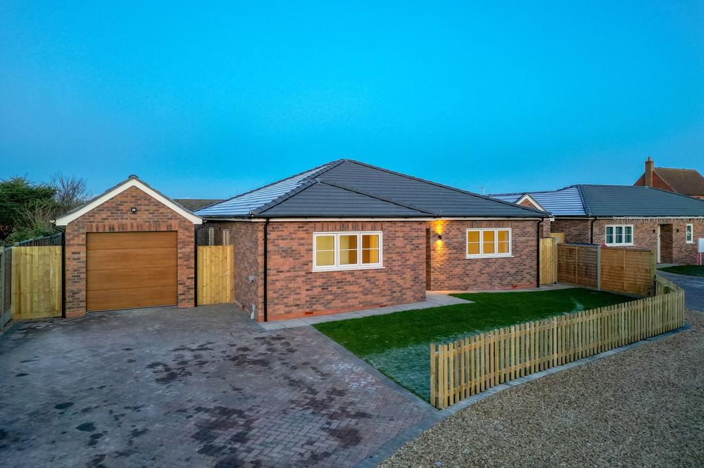 Station Road, Metheringham, LN4 3 bed detached bungalow £375,000