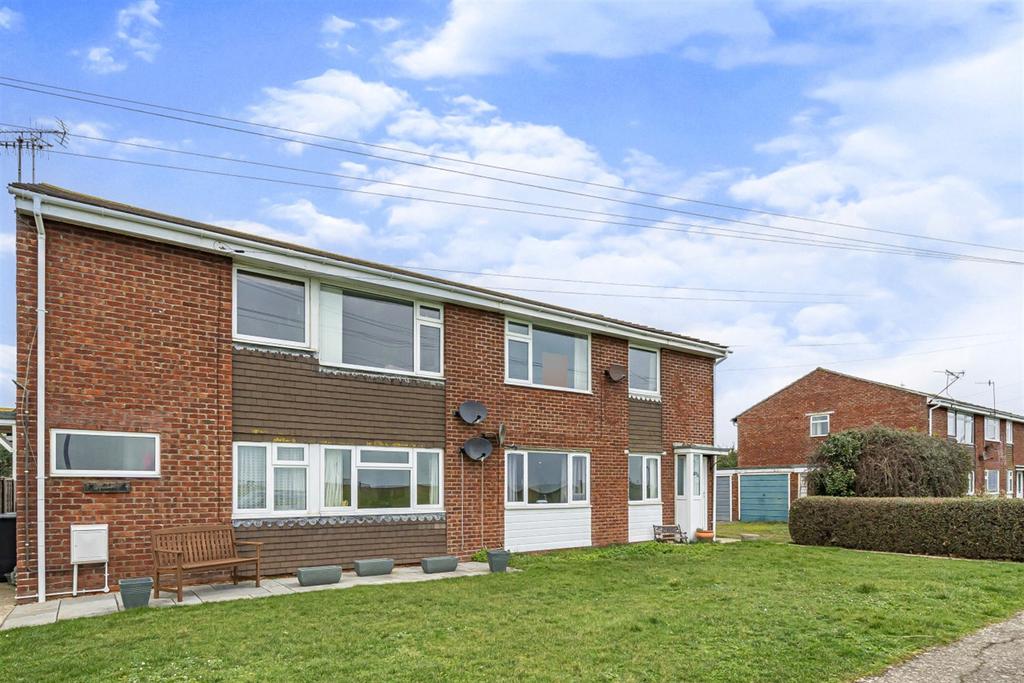Kingsway, Selsey, PO20 2 bed flat £255,000