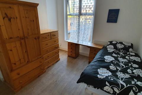 1 bedroom in a house share to rent, Room 3, Gladstone rd, Sparkhill, B11 1LL