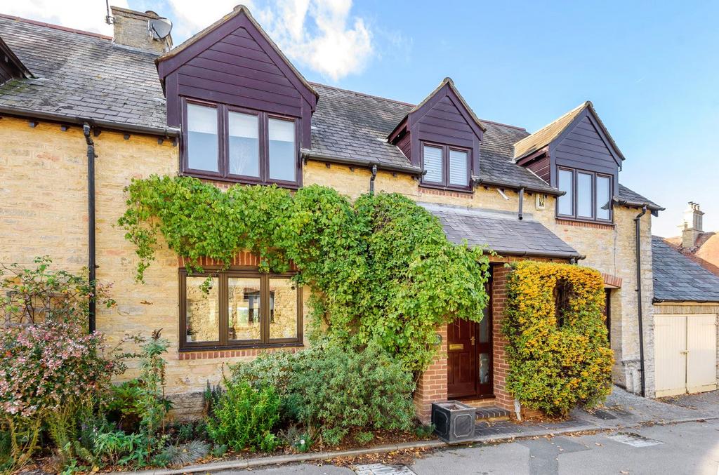 Manor Court, Grendon, Northamptonshire, NN7 4 bed semidetached house for sale £495,000