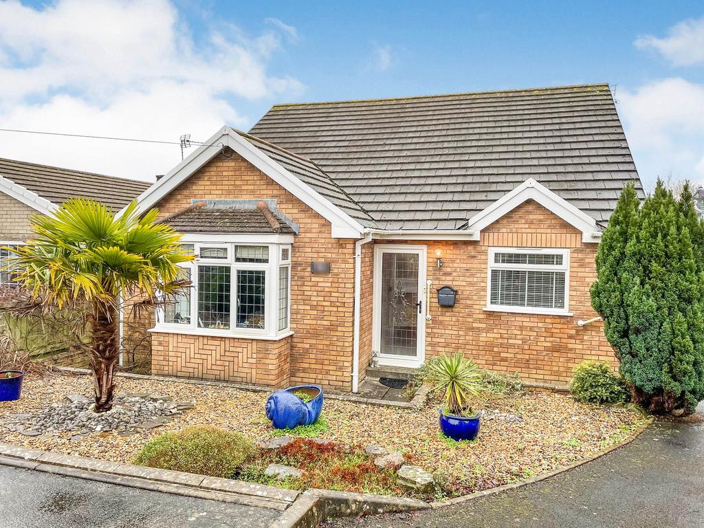 Oaklands Avenue, Bridgend, Bridgend County. CF31 4ST 3 bed bungalow for