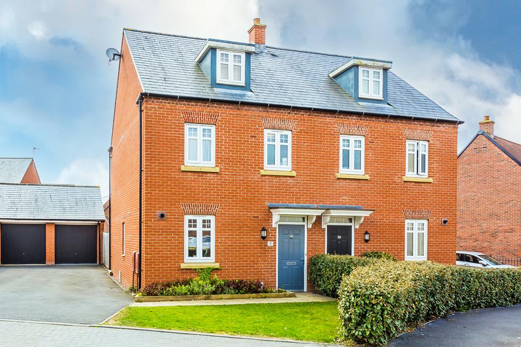 Linen Lane, Buckingham 3 bed townhouse £375,000