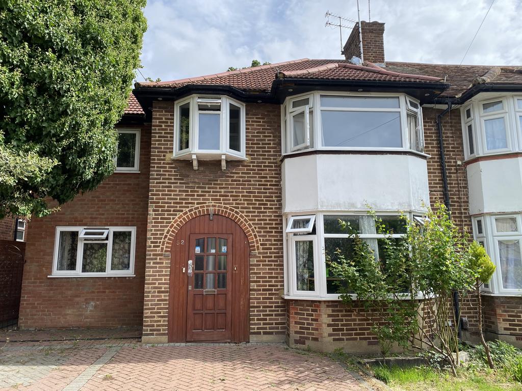 Barn Way, Wembley, Greater London, HA9 6 bed semidetached house £