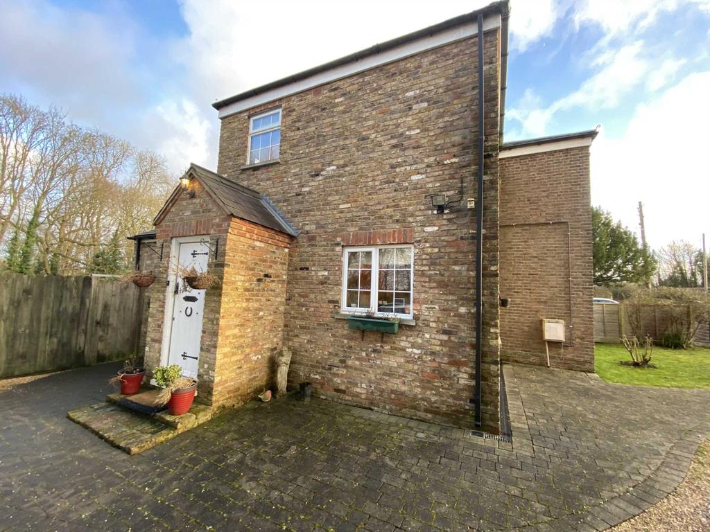 Aldenham Road, Elstree 4 bed semidetached house to rent £4,000 pcm