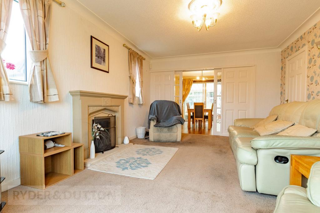 Belmont Avenue, Springhead, Saddleworth, OL4 2 bed detached house for sale £325,000