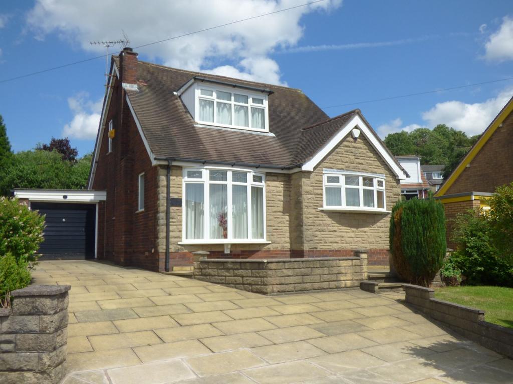 Belmont Avenue, Springhead, Saddleworth, OL4 3 bed detached house £285,000