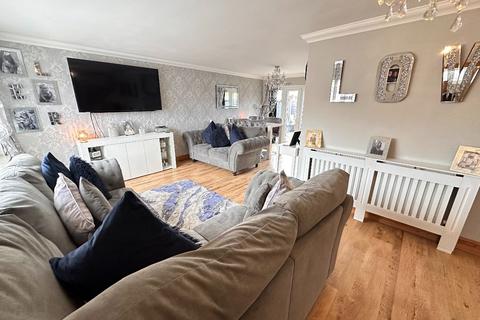 3 bedroom detached house for sale, Taranto Road, Canvey Island