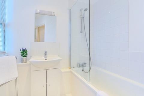 Studio to rent, Hill Street, Mayfair, London, W1J