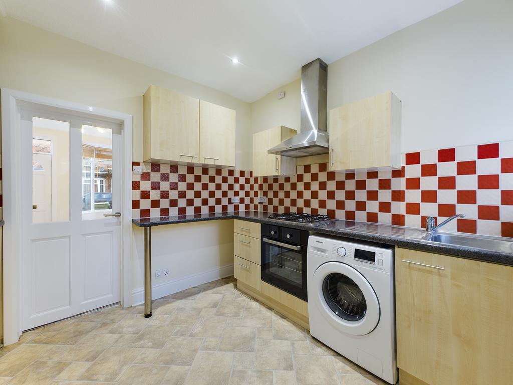 Wainfleet Avenue, Cottingham, HU16 2 bed terraced house £625 pcm (£