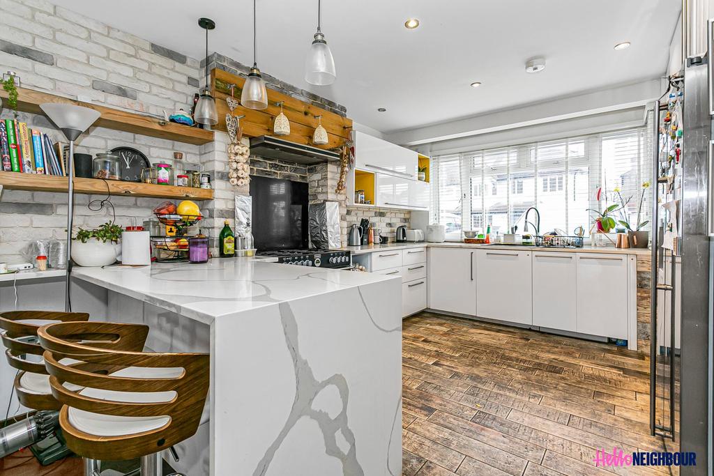 Abbotts Road, Mitcham, London, CR4 5 bed terraced house £3,350 pcm (£