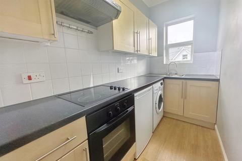 Flat 3, 26 Surrey Road, Bournemouth, BH4 9BX