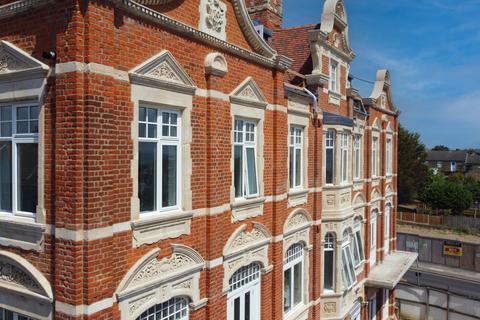 2 bedroom flat for sale - The Grand Apartments, Leigh-On-Sea