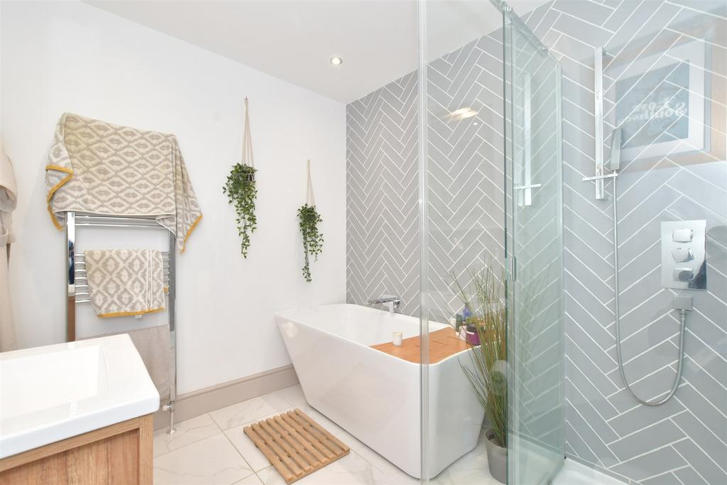 En-Suite Bathroom