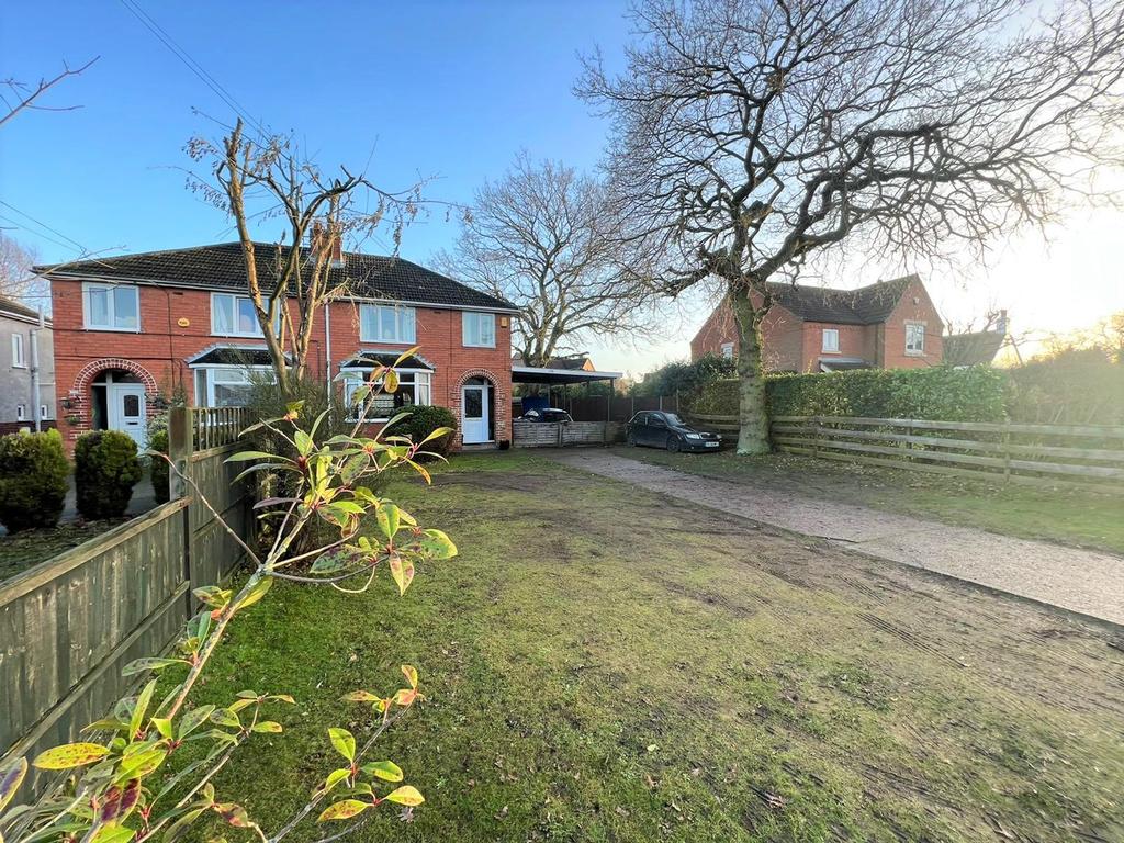 Mill Lane, North Hykeham, LN6 3 bed semidetached house £300,000