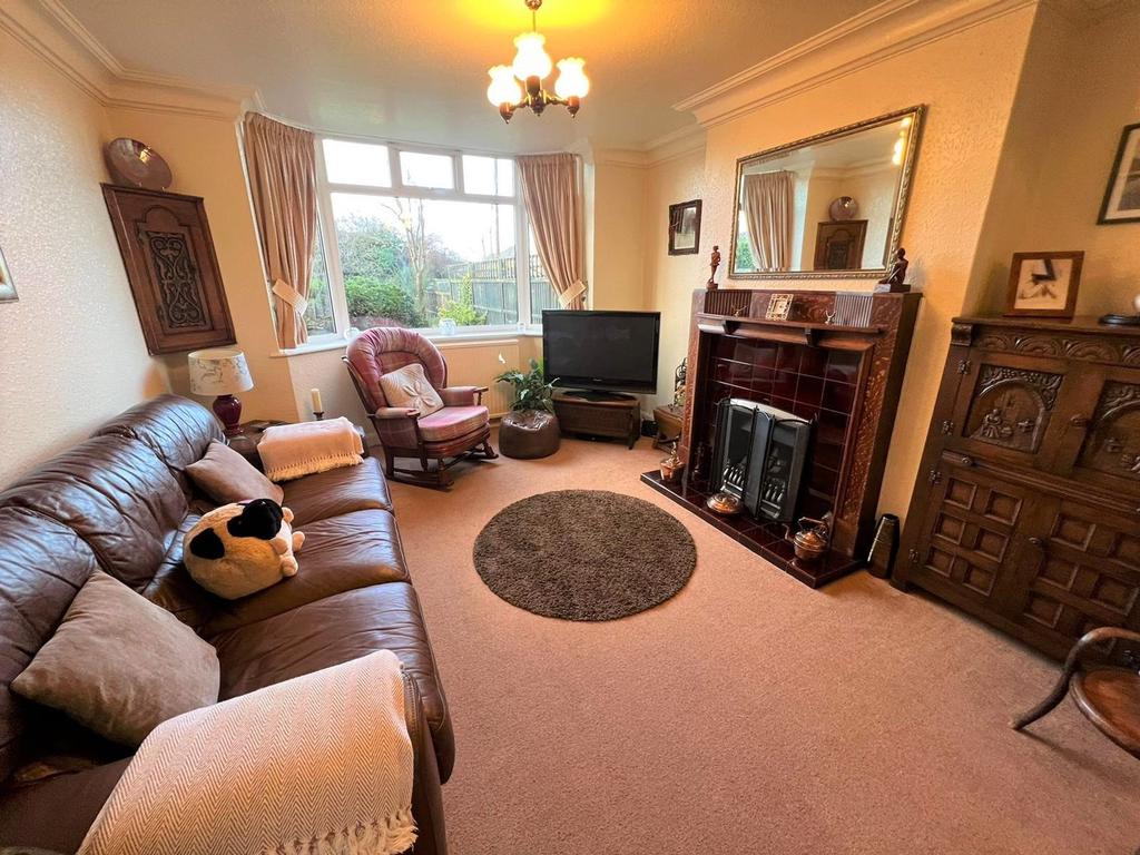 Mill Lane, North Hykeham, LN6 3 bed semidetached house £300,000