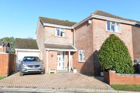 4 bedroom detached house for sale, Ferndale Road, New Milton, Hampshire, BH25