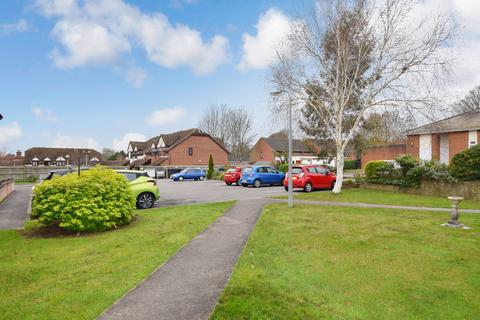 2 bedroom apartment for sale - The Cloisters, Amesbury, Salisbury, SP4 7JX