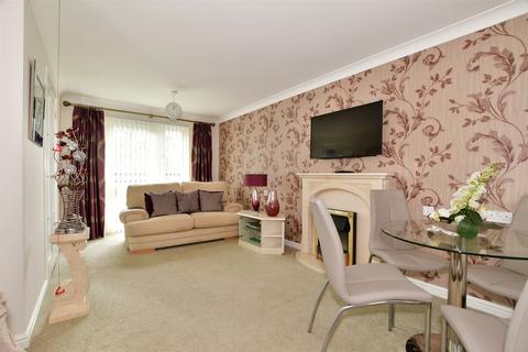 1 bedroom flat for sale - Massetts Road, Horley, Surrey