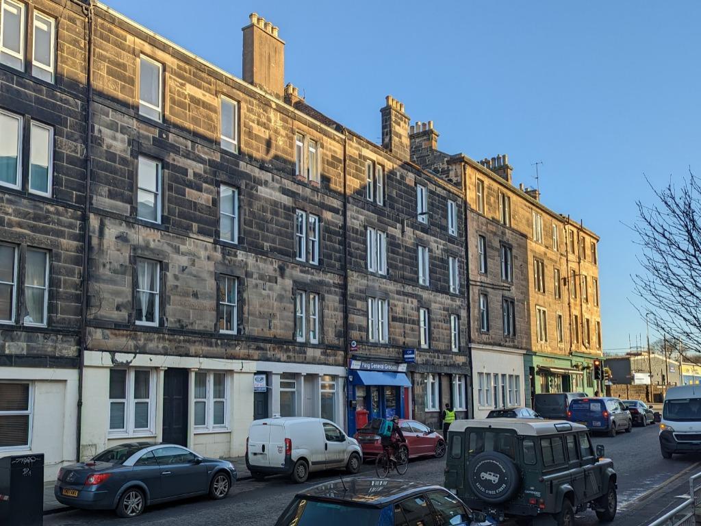 Newhaven Road, Newhaven, Edinburgh, EH6 2 bed flat £1,450 pcm (£335 pw)