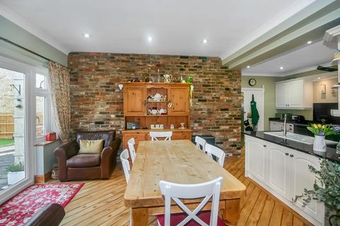 40 Onslow Gardens, South Croydon, CR2 9AT