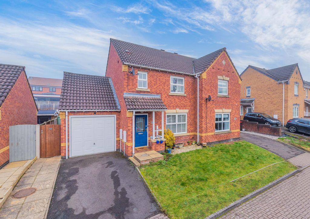 Arundel Close, Telford TF3 2LX 3 bed semidetached house £247,500