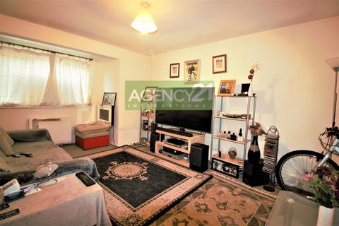 27 Agate Close, London, E16 3TU