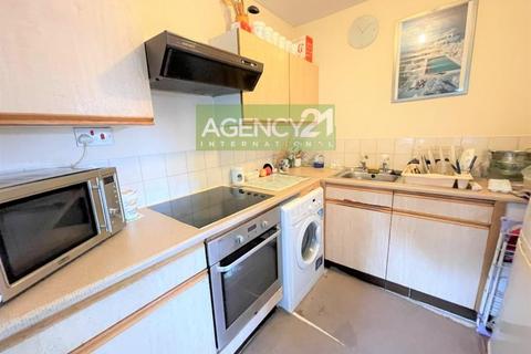 27 Agate Close, London, E16 3TU