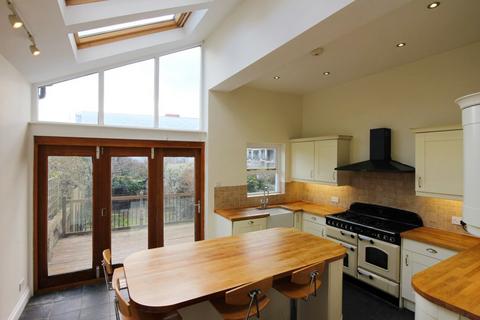 6 bedroom semi-detached house to rent, Lyndhurst Road, Hove BN3