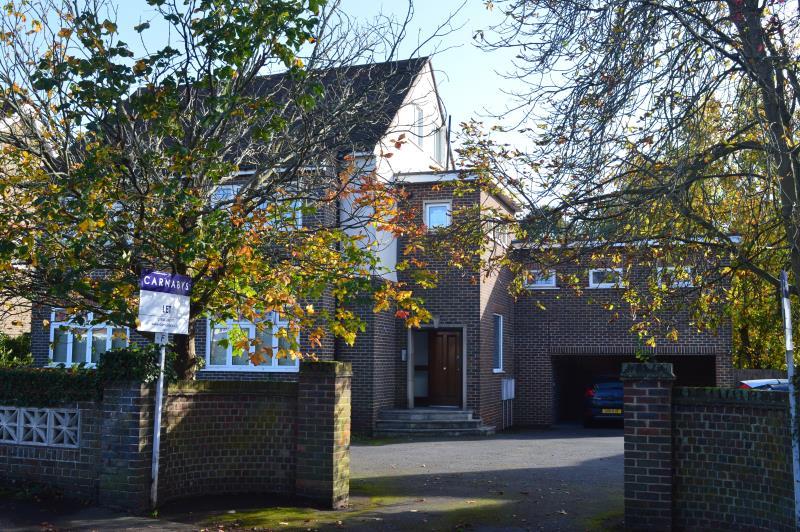 Park Road, Burgess Hill RH15 1 bed flat £845 pcm (£195 pw)