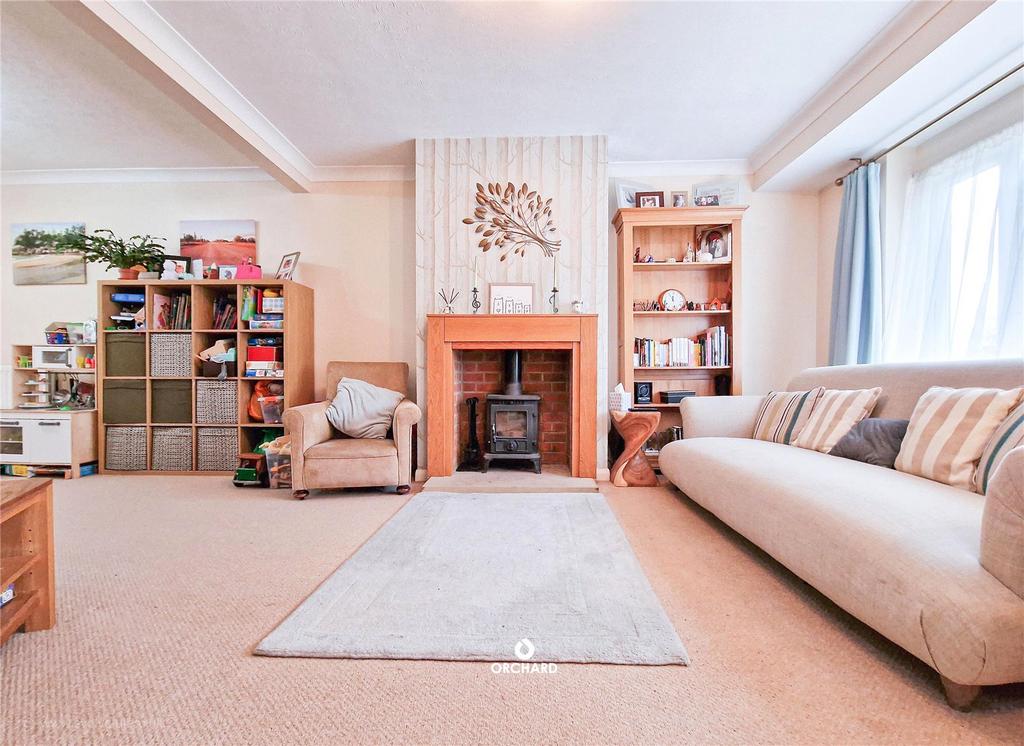 Edinburgh Drive, Ickenham, UB10 3 bed semidetached house £710,000