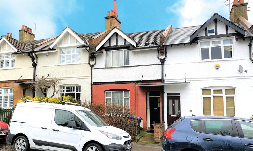 45 Holtwhites Hill, Enfield 3 bed terraced house £300,000