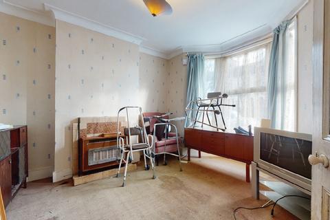 28 Chestnut Avenue North, London, E17 3NF
