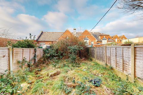 28 Chestnut Avenue North, London, E17 3NF